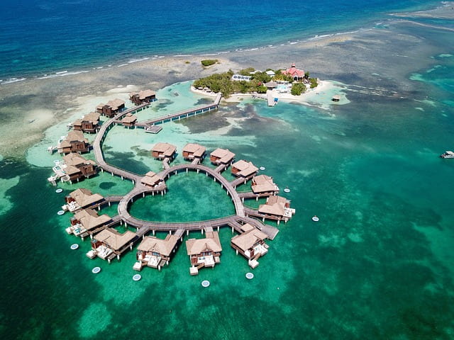 Rooms in the shape of a heart on a beach in Jamaica