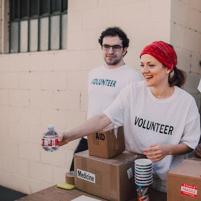 4 Best Volunteer Abroad Programs to Travel & Give Back